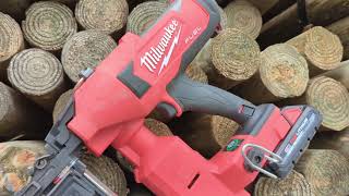 Milwaukee Cordless Fence Stapler  Overview