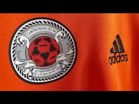 La nueva camiseta naranja de River en homenaje a los goles del Beto Alonso  en la - LA NACION