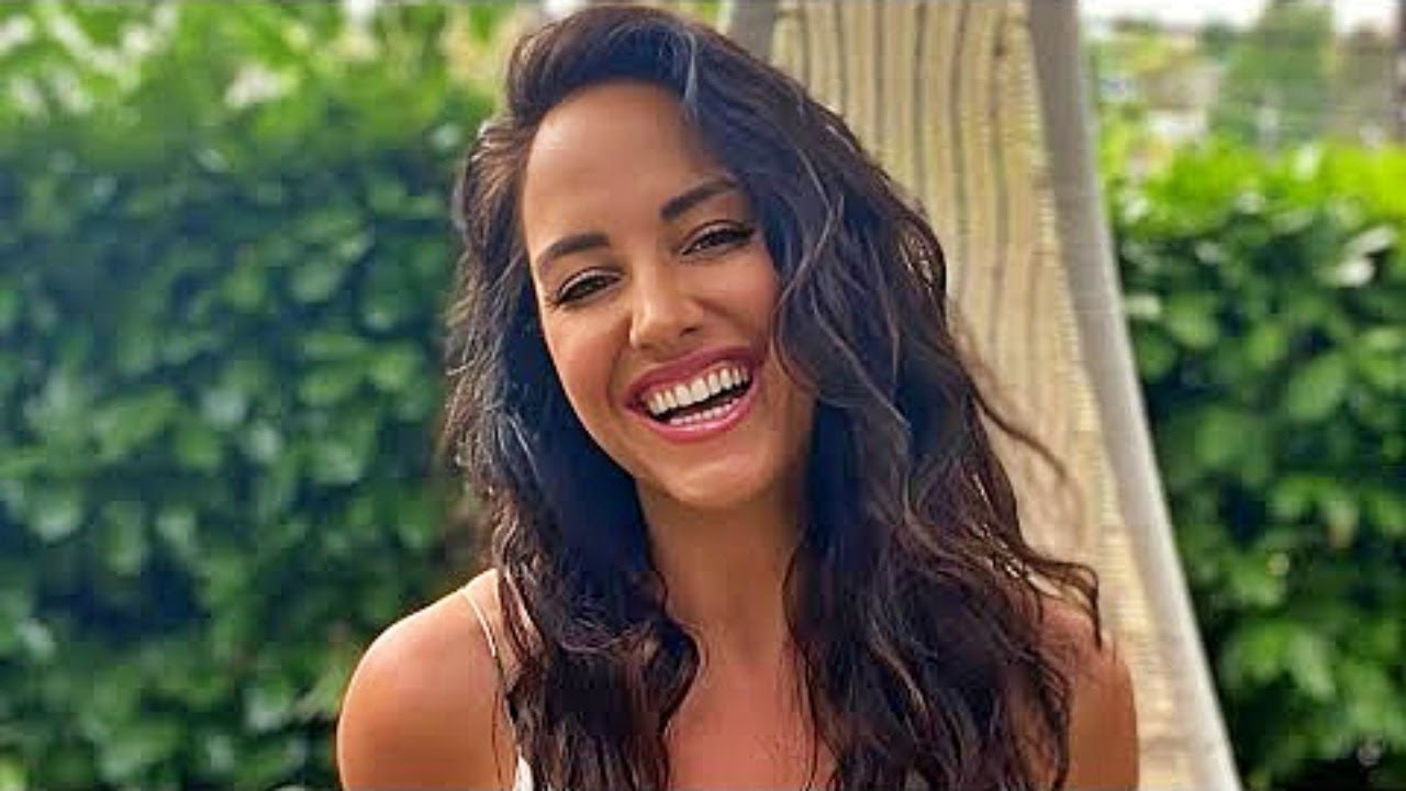 Emily Compagno Shows Off Her Perfect Figure In New Photos! 👙🔥👀