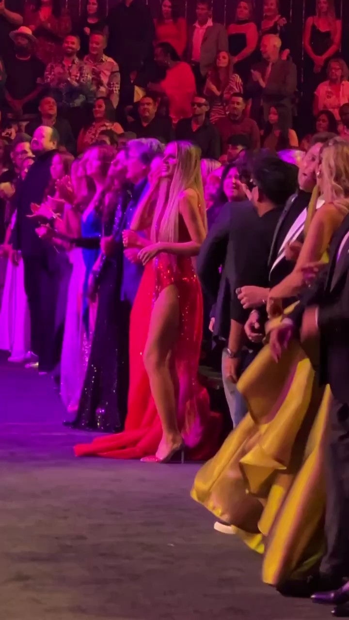 ? Enamorados con los pasos de baile de la Bella @IsabellaCastilloTV ??#Billboards2024 #Shorts
