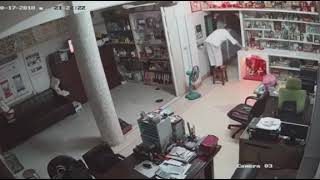 Cenas Fortes Vídeo De Alerta, Não Deixe Idosos E Crianças Subirem Nem Numa Cadeira Sem Segurança