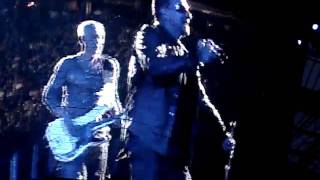 U2   I Still Haven't Found What I'm Looking For @ Amsterdam Arena 20 07 2009