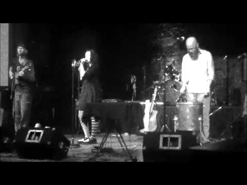 Maddy Ellwanger "KARLA THE STRANGE" (live)