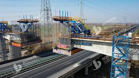 Dafeng Port Railway Crossing Bridge Light Form Traveller Case