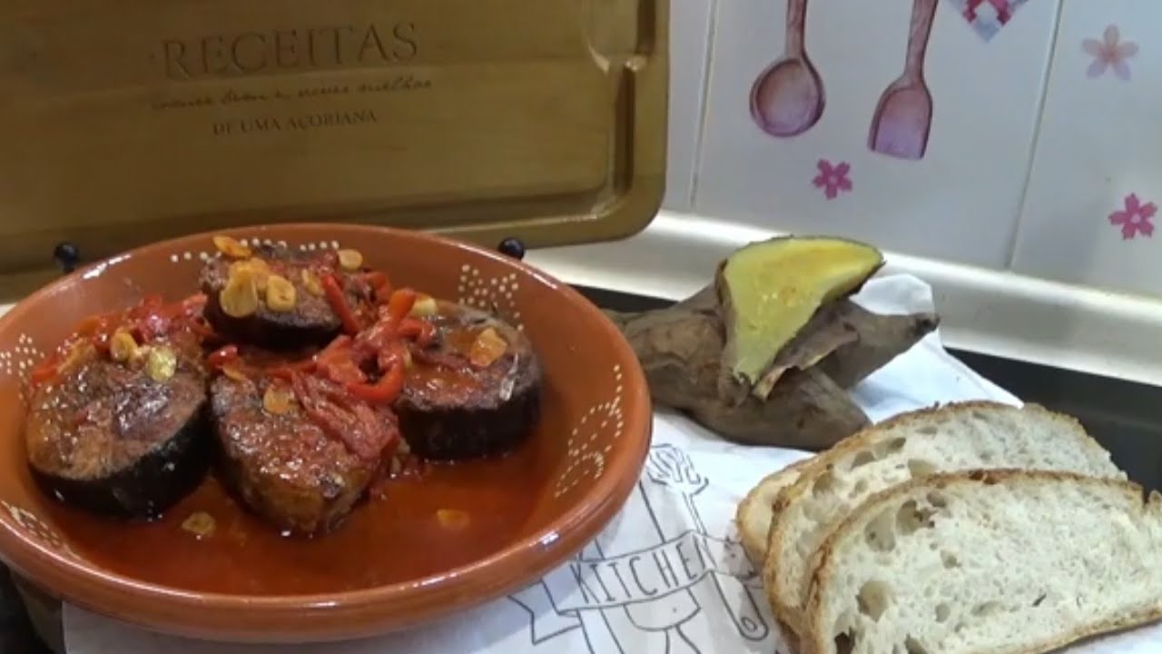 Bonito frito com molho de vilã