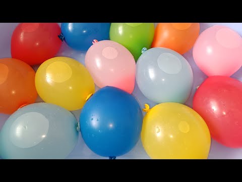 Balon patlatma videosu. Halil Efe kardeşiyle birlikte su dolu balonları patlattı.Çok eğlendiler 😂