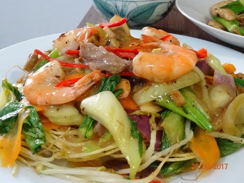 MÌ XÀO HẢI SẢN - Cách làm món Mì Xào giòn Hải sản, làm Mì chiên giòn by Vanh Khuyen
