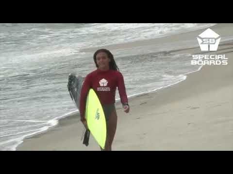 Kiany Cristina focada no inédito título feminino profissional paulista de surf 2022