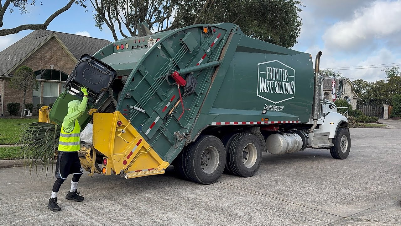 Frontier Waste Solutions: Speedy Peterbilt 348 McNeilus Rear Loader Garbage Truck