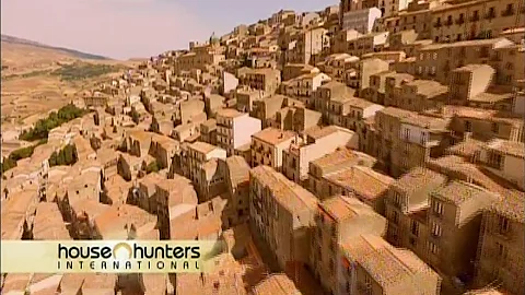 James Higginson buys a house in Sicily-- HHI episo...