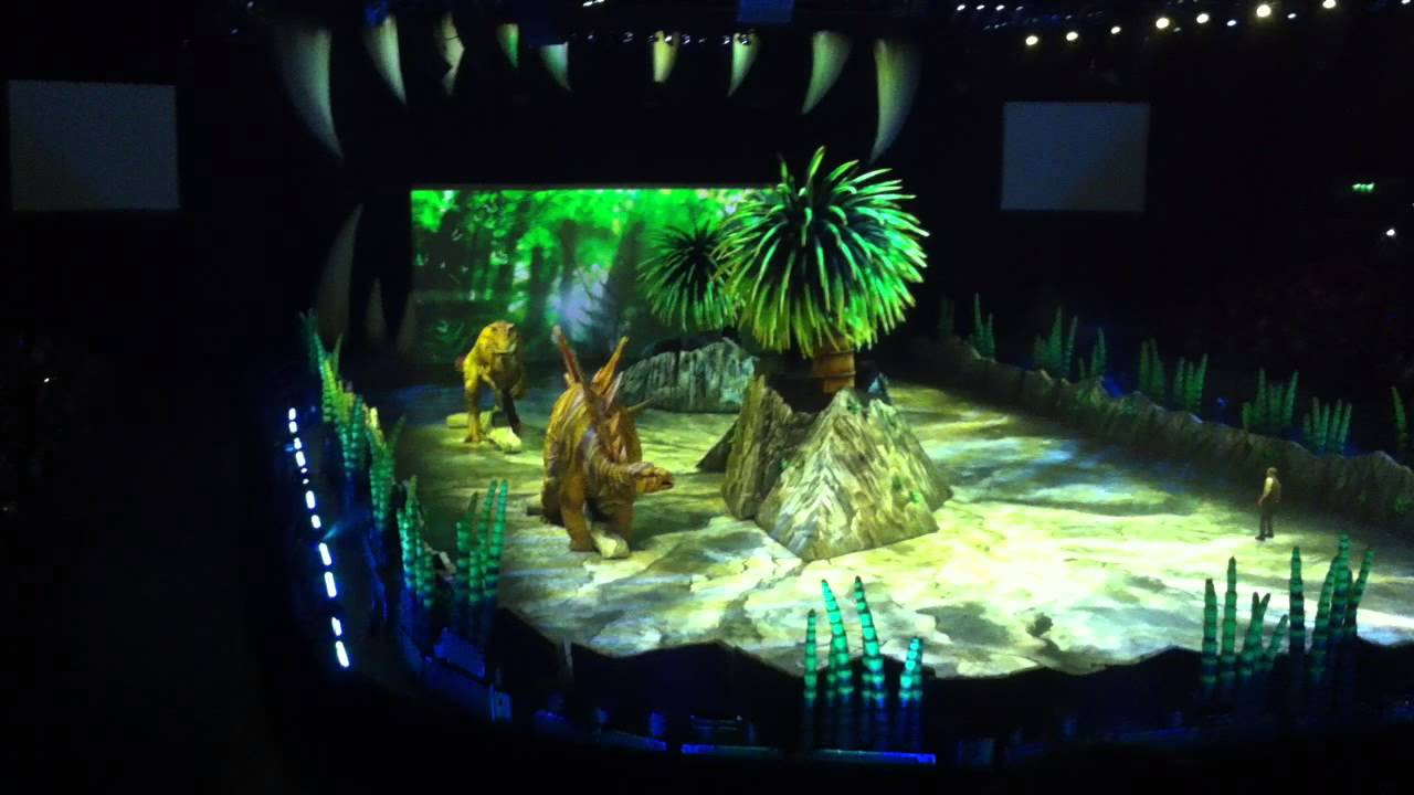 Walking with Dinosaurs Live - Stegosaurus Allosaurus