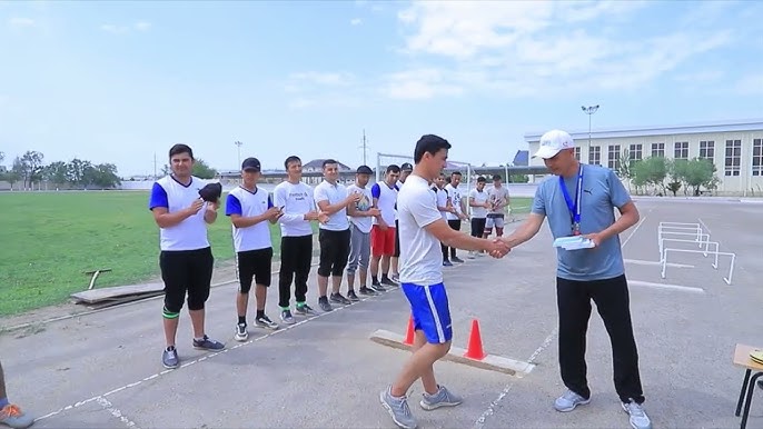 Korgazmadan oldin kiyinish xonasida jinsiy aloqa