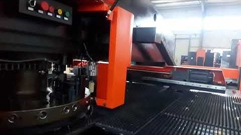 Máy đột dập CNC AMADA 1