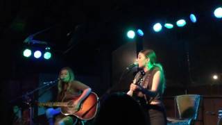 Maddie & Tae - Your Side Of Town (Live)