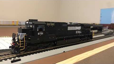 ScaleTrains C40-9 TopHat review