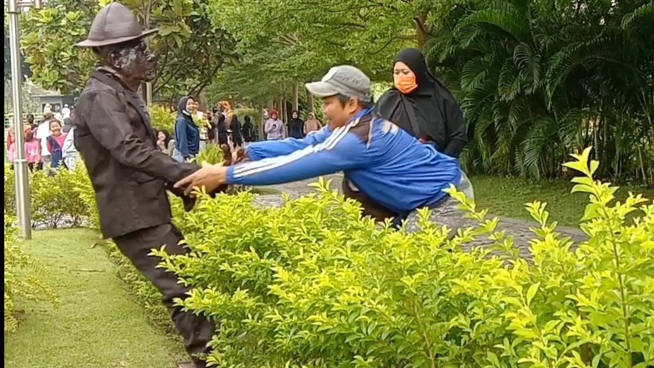 Kompilasi prank patung roboh terbaik..!!!