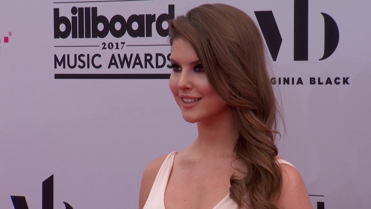 Amanda Cerny Rim Of The World
