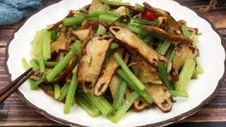 素菜西芹炒豆干的家常做法,芹菜香脆、豆干嫩滑,老少咸宜 【客家妹秀秀】 素菜西芹炒豆干的家常做法,芹菜香脆、豆干嫩滑,老少咸宜 【客家妹秀秀】