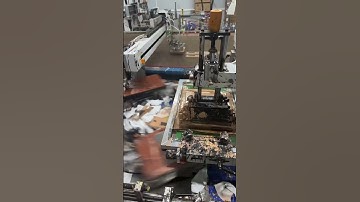 Mobile phone glass screen printing machine, mobile phone case automatic transfer printing machine丝印机