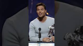 Download Lagu The world was “Livin’ la Vida Loca” 💃🕺 Ricky Martin takes home Best Pop at the #VMAs! MP3