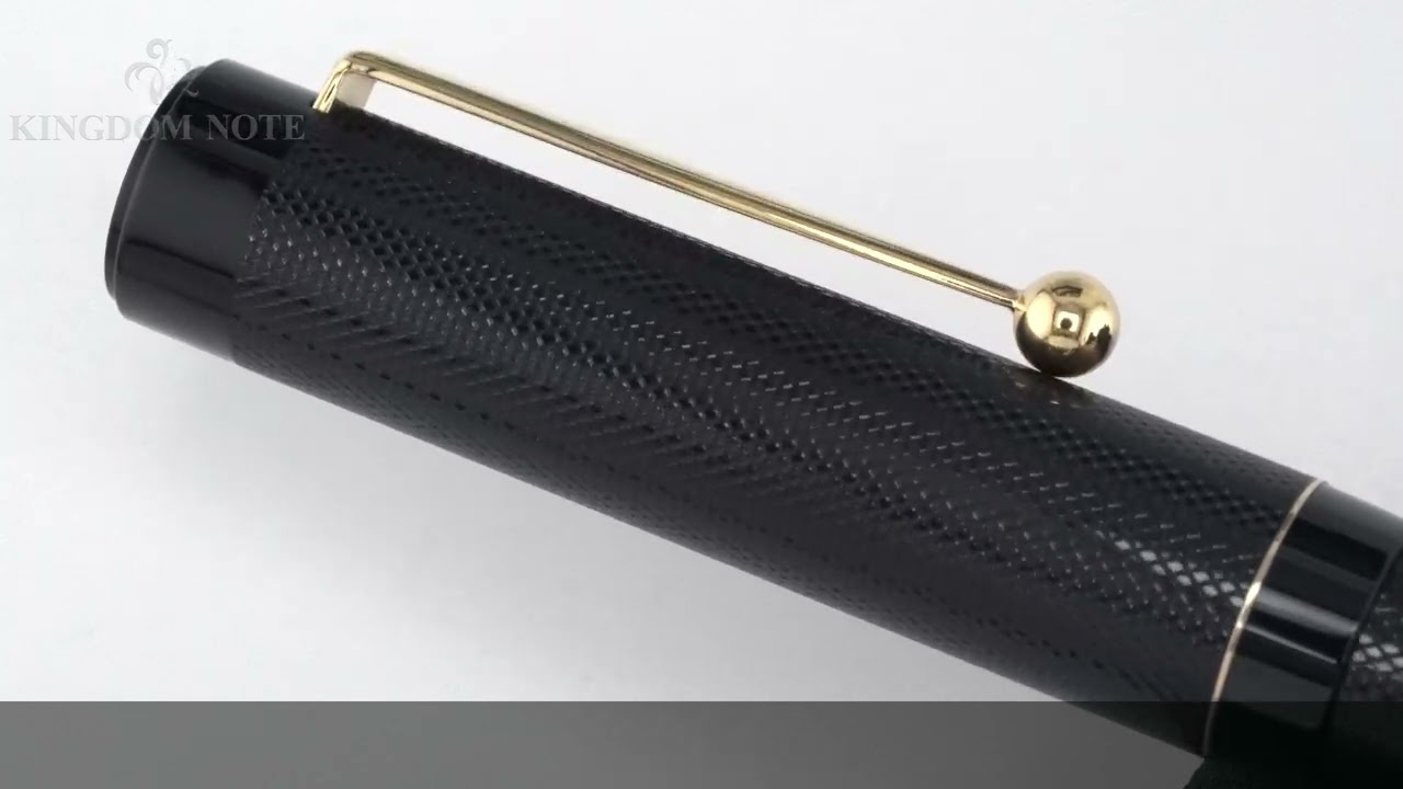 PILOT パイロット 万年筆 創立70周年記念 パイロット70 中細字 - YouTube