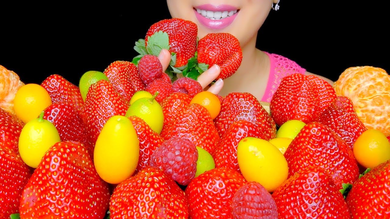 ASMR EATING  HUGE STRAWBERRIES FRUIT PLATTER (KUMQUATS, RASPBERRIES) | JUICY SOUNDS | TracyN ASMR