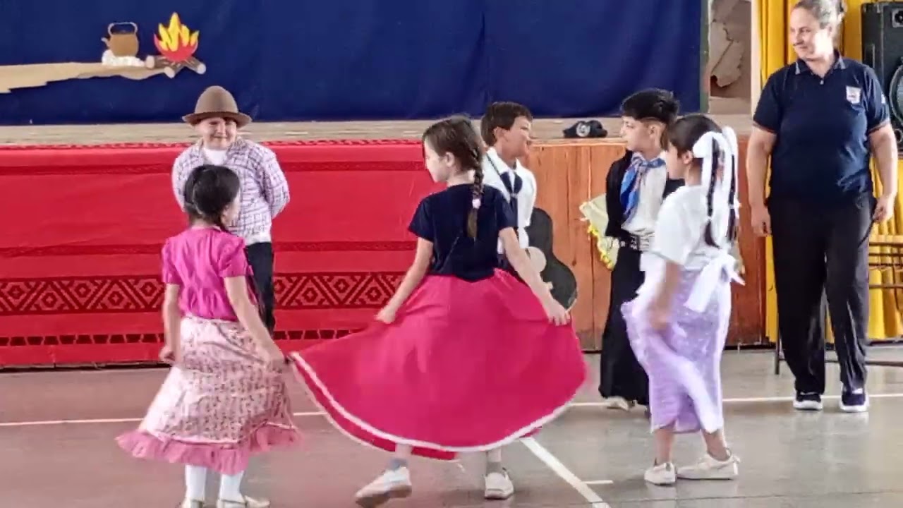 Biendo Ami hermano como bailo jajajaja