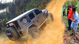 Toyota Fj Cruiser 4.0L V6 Vs Nissan Patrol 4.8L V6 And Jeep Wrangler Sahara 2.0T | Extreme Off-Road