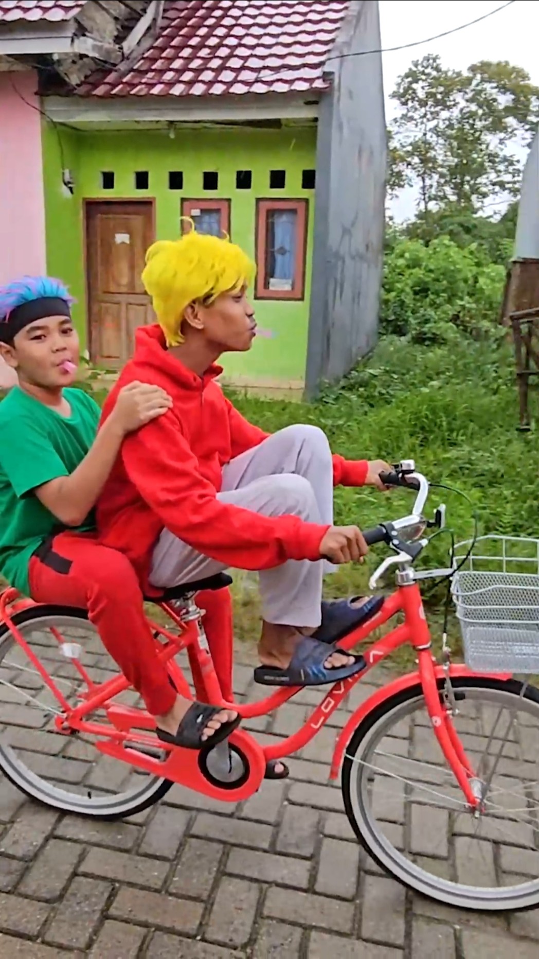 Funny bike ride #shorts #abilfatankey