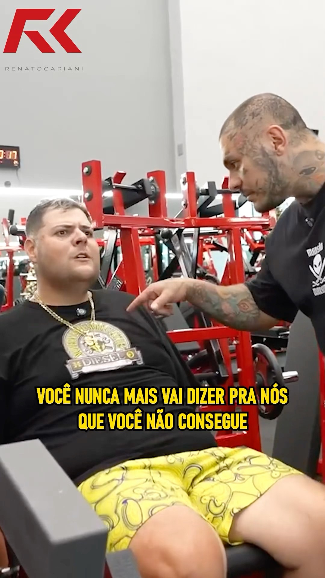 TOGURO FICOU BRAVO COM MAUMAUZK NA HORA DO TREINO! #juliobalestrin #maumauzk #toguro #legday #meme