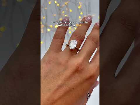 Could you see yourself saying YES with the Dolly? 💎✨ This stunning beauty is everything—classic,