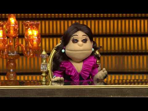 أبلة فاهيتا فاهيتا ما بتضيعش وقت بدأت الحلقة بالتريقة على فساتين مهرجان الجونة