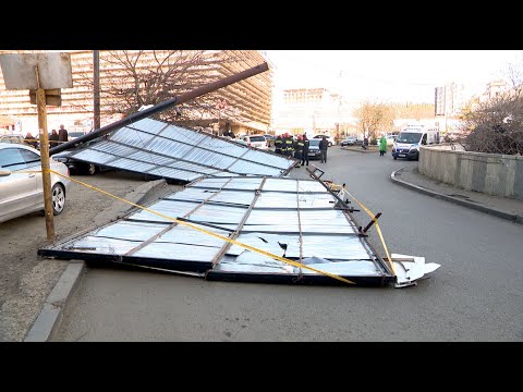 დაღუპული და დაშავებული ადამიანები, მოგლეჯილი ხეები, დაზიანებული მანქანები | ძლიერი ქარის შედეგები