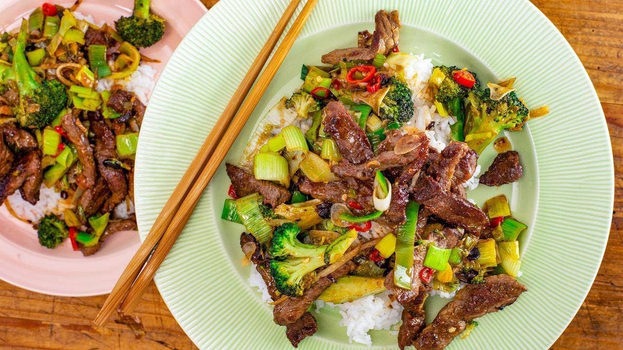 How To Make Chinese Beef and Broccoli with Black Bean Sauce By Rachael | Rachael Ray Show