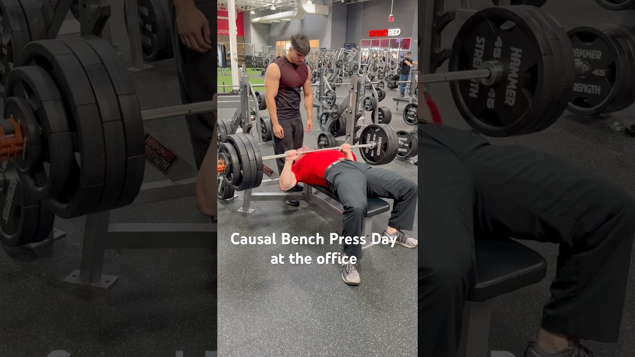 День неформального жима лежа в офисе 