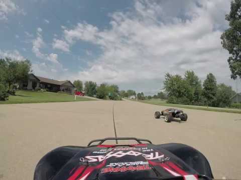 Traxxas slash 4x4 and rustler vxl crash.