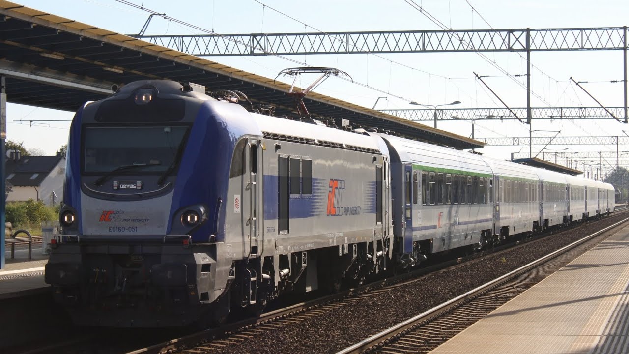 Wjazd I odjazd EU160-051 z IC NIEGOCIN na stacji Kościan 