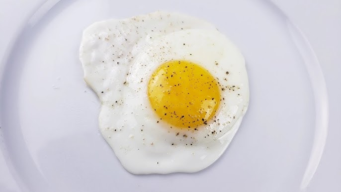 Perfect Sunny Side Up Eggs - The Kitchen Magpie