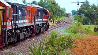 Kereta Api Batu Bara Rangkaian Panjang Babaranjang 2 Lokomotif CC 205 Saling Silang di Sulusuban