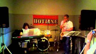 HOTLINE2014 イオンモール千葉ニュータウン店第4回Shop Live you&i さんによるコピー曲「フライミートゥーザムーン」
