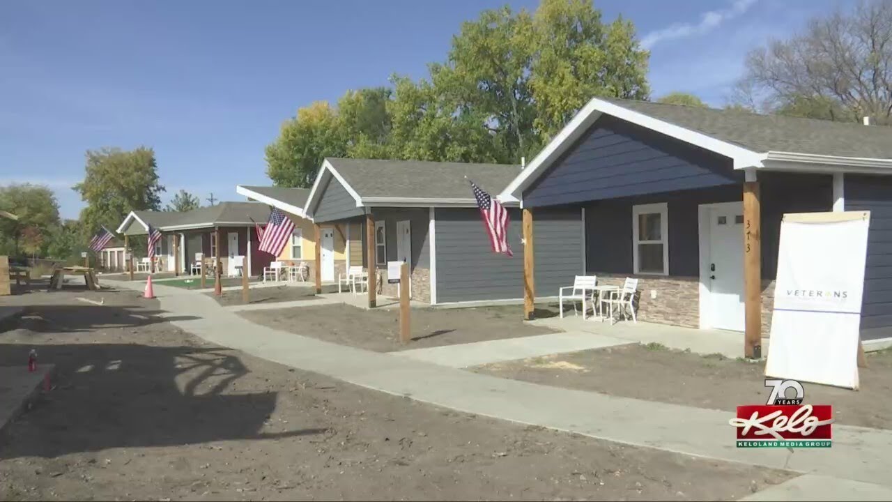 First veterans move into Sioux Falls tiny homes YouTube