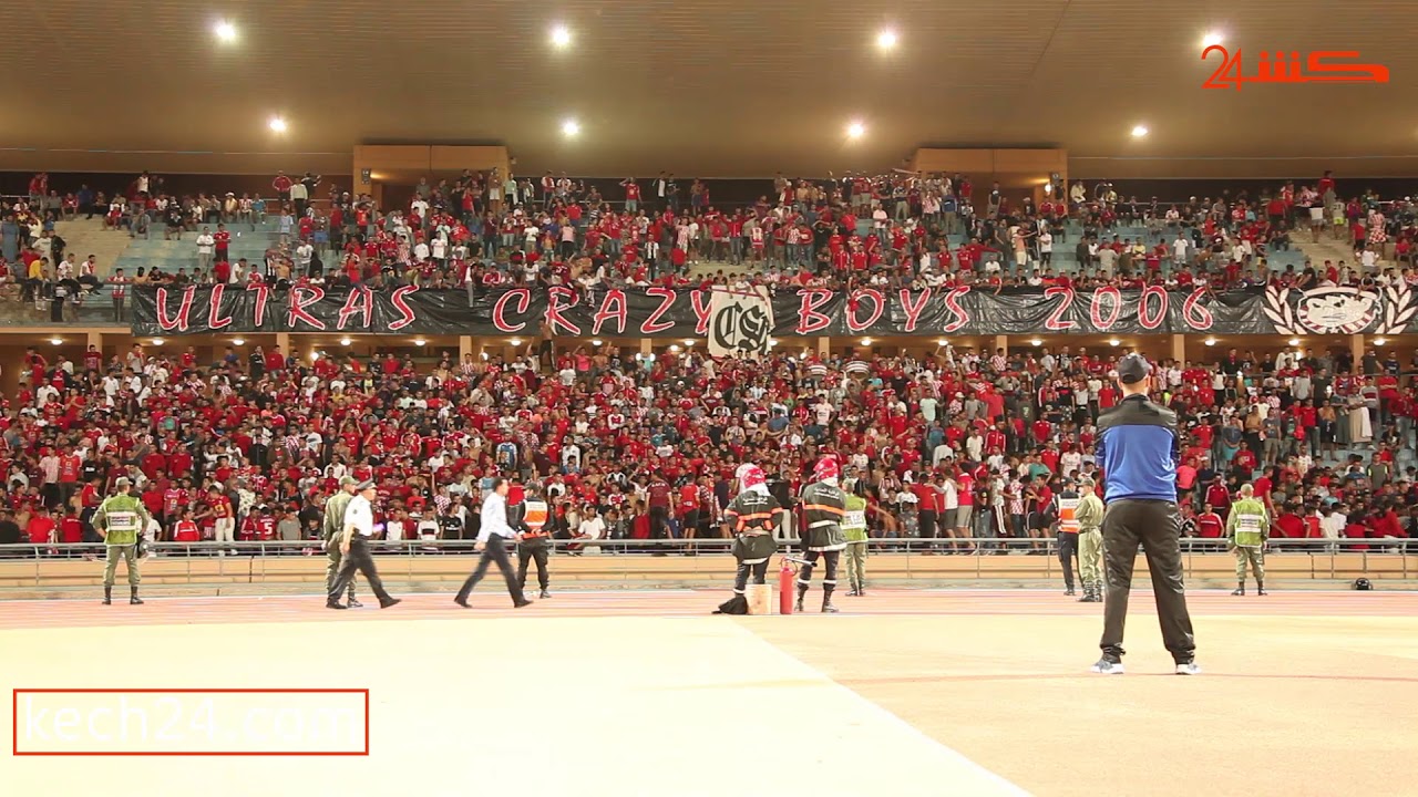 مجانين الكوكب يواصلون إبداعاتهم بالمدرجات