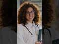 Es mejor un médico mayor o uno joven? 👵🏻👶🏼#drravelo #Traumatólogo #ortopedia #médico #huesos