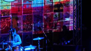 Hanson sing Mmmbop In Perth, Australia September 22nd 2012
