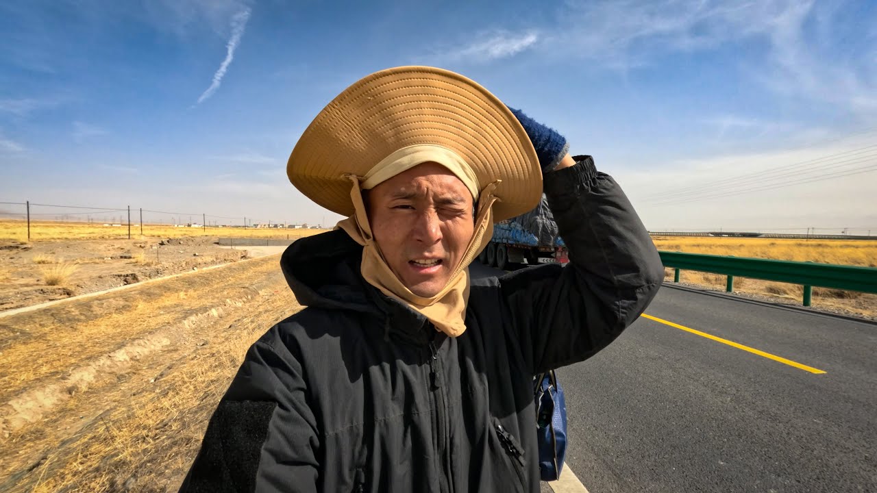 骑行青海，4月份的大风真的很遭罪，晚上湖边一个人搭帐篷过夜