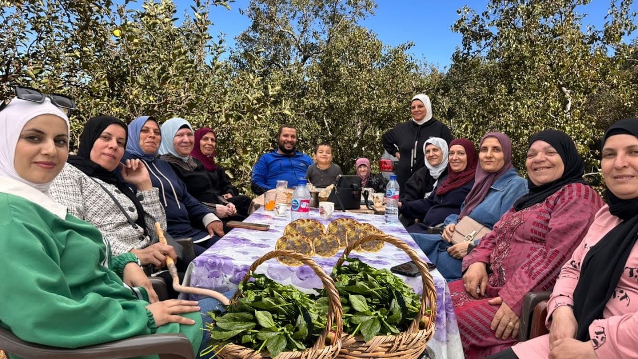 عزيمة عائلية طبيعية | خبز الطابون ( المنفوخ) وصفات مناقيش صحية وصفايح باللحم الطازج البلدي ❤️