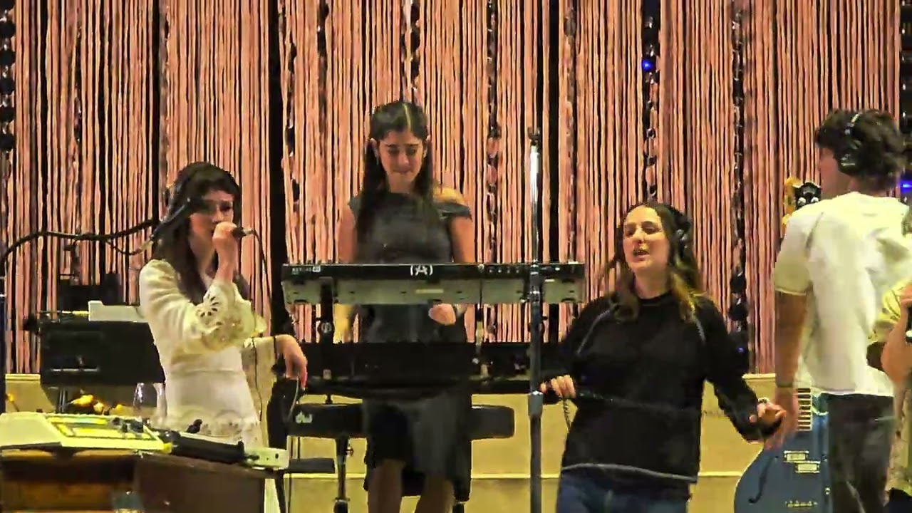 Clairo - Steeeam (with Shelly) (Live at Coachella Weekend 2)