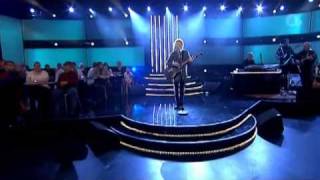 Video thumbnail of "Ulrik Munther - En Vanlig Dag (live bingolotto)"