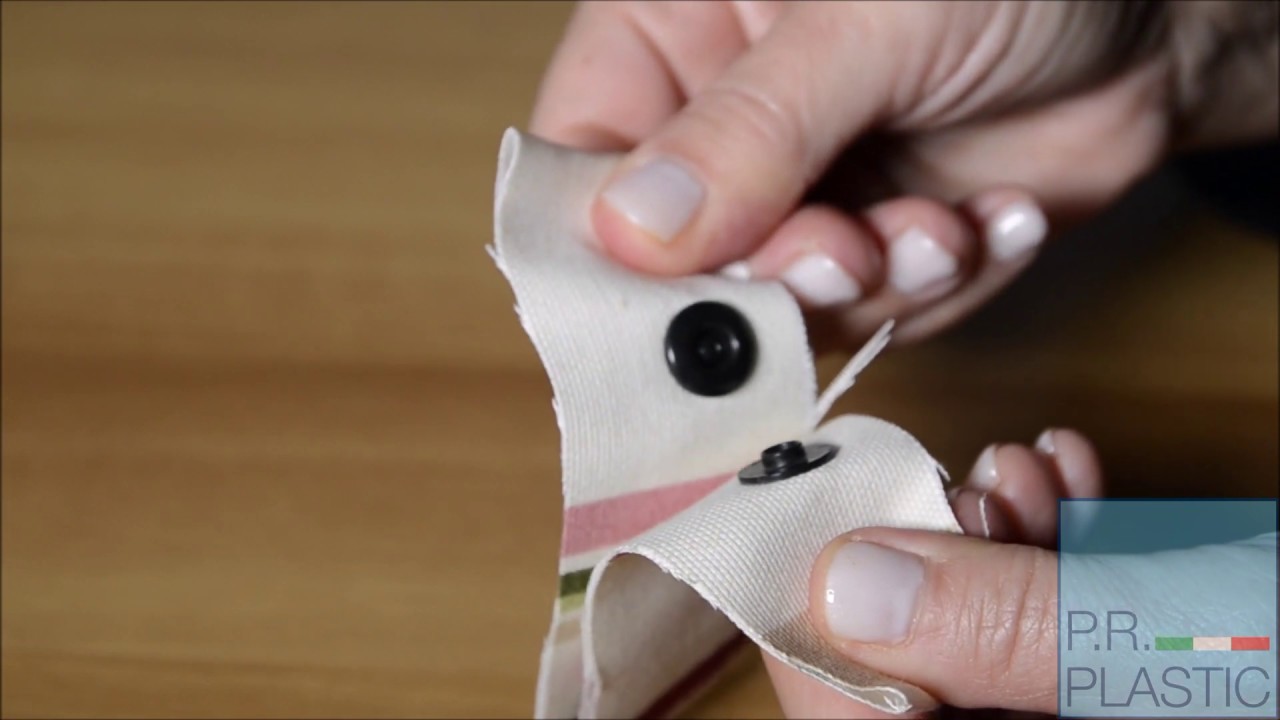 How to apply plastic snap buttons with an handpress - P.R. PLASTIC srl - AUT 60