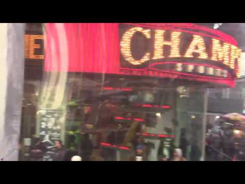 Видео: Най-добрите барове в Таймс Скуеър, Ню Йорк без туристи